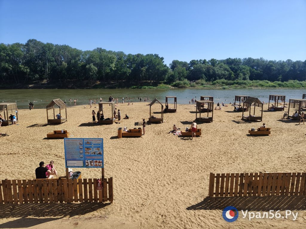 Пляж на реке Урал, Оренбург, лето 2025 года
