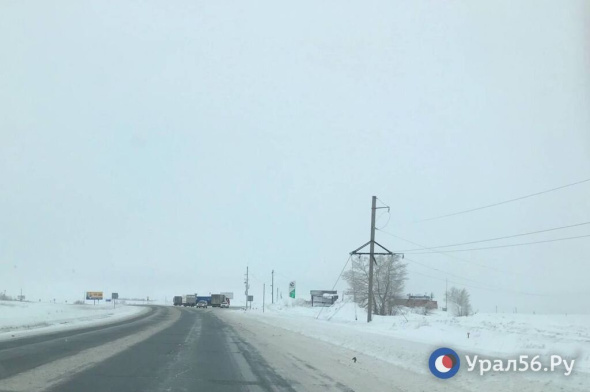 В Оренбургской области ограничили движение на нескольких трассах из-за снегопада и метели