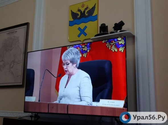 «Как колхозное собрание»: Председатель горсовета Ольга Березнева не захотела обсуждать штрафные санкции за срыв сроков по ремонту дорог в Оренбурге