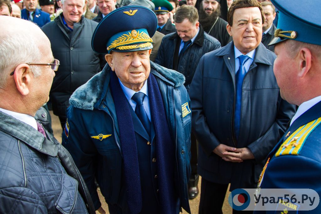 Главный голос СССР и первые в мире советские космонавты. Иосиф, Кобзон, артист, гордиться, людей, народный, космонавт, первый, Гагарин, Народный, огонек, РСФСР, летчиккосмонавт, Герман, Титов, время, съемок, телепередачи, Голубой, совершивший