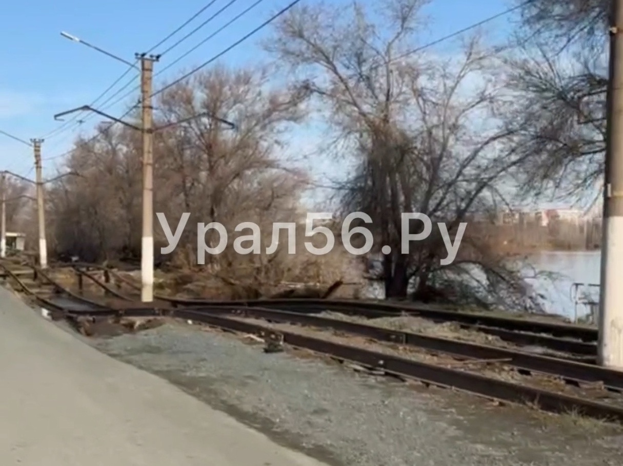 Трамвайные рельсы в Орске, 11.04.2024