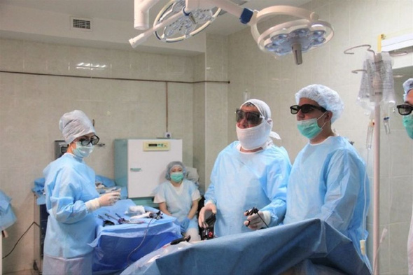 В Оренбурге хирурги успешно прооперировали беременную девушку, удалив воспалившийся желчный пузырь