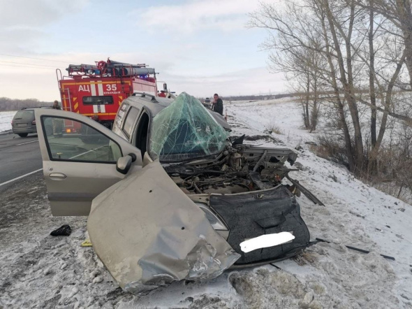 Два человека погибли в ДТП с грузовым автомобилем и «Ларгусом» на трассе Оренбург – Орск