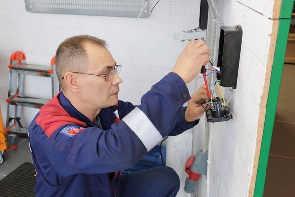 На Медногорском МСК выбрали лучшего электромонтера