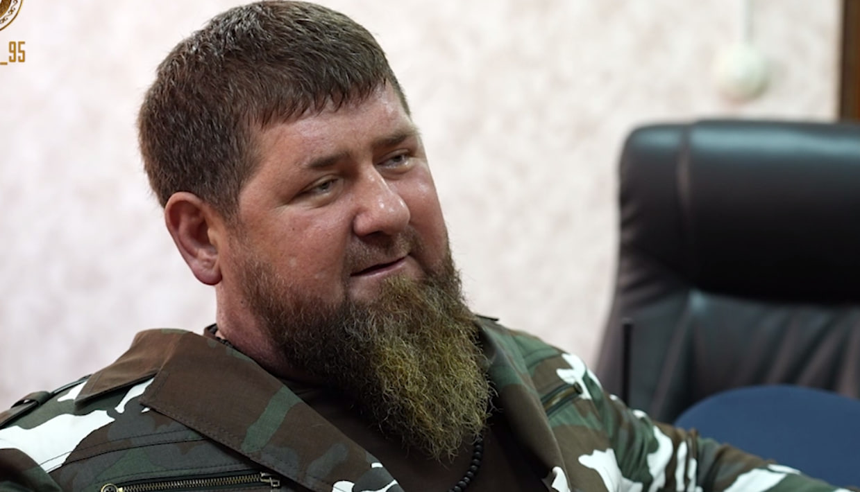 Кадыров встретился с поджигателем Корана, которого избил его сын Адам ...