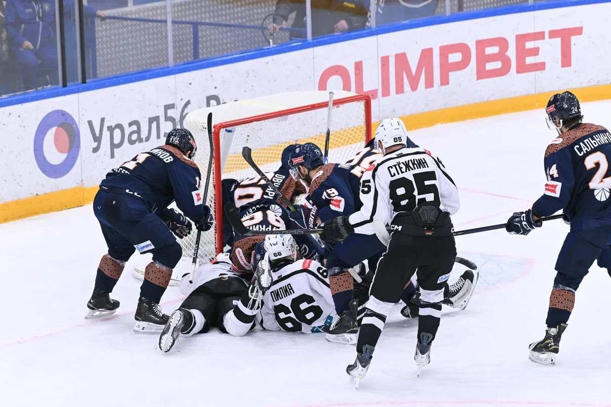 Эпизод матча. Фото пресс-службы ХК «Южный Урал»
