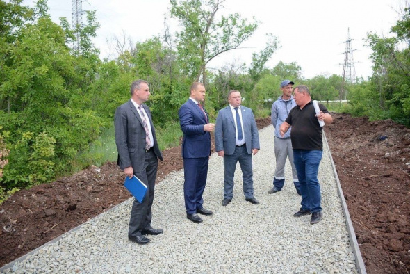 «Работы идут по графику»: Глава Оренбурга Сергей Салмин надеется, что благоустройство лесопарковой зоны «Березка» завершат в срок