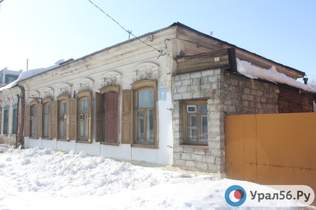 Часть этого дома принадлежит предпринимателю Сергею Чернову