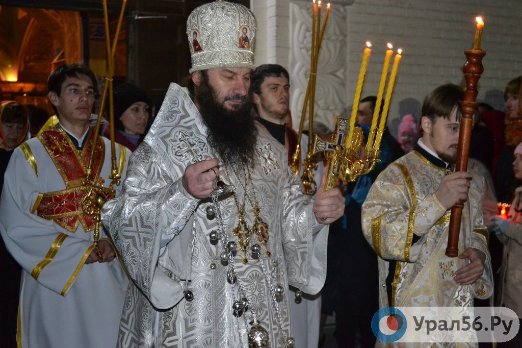 Епископ Орский и Гайский Ириней совершает пасхальный Крестный ход. Орск, 12.04.2015