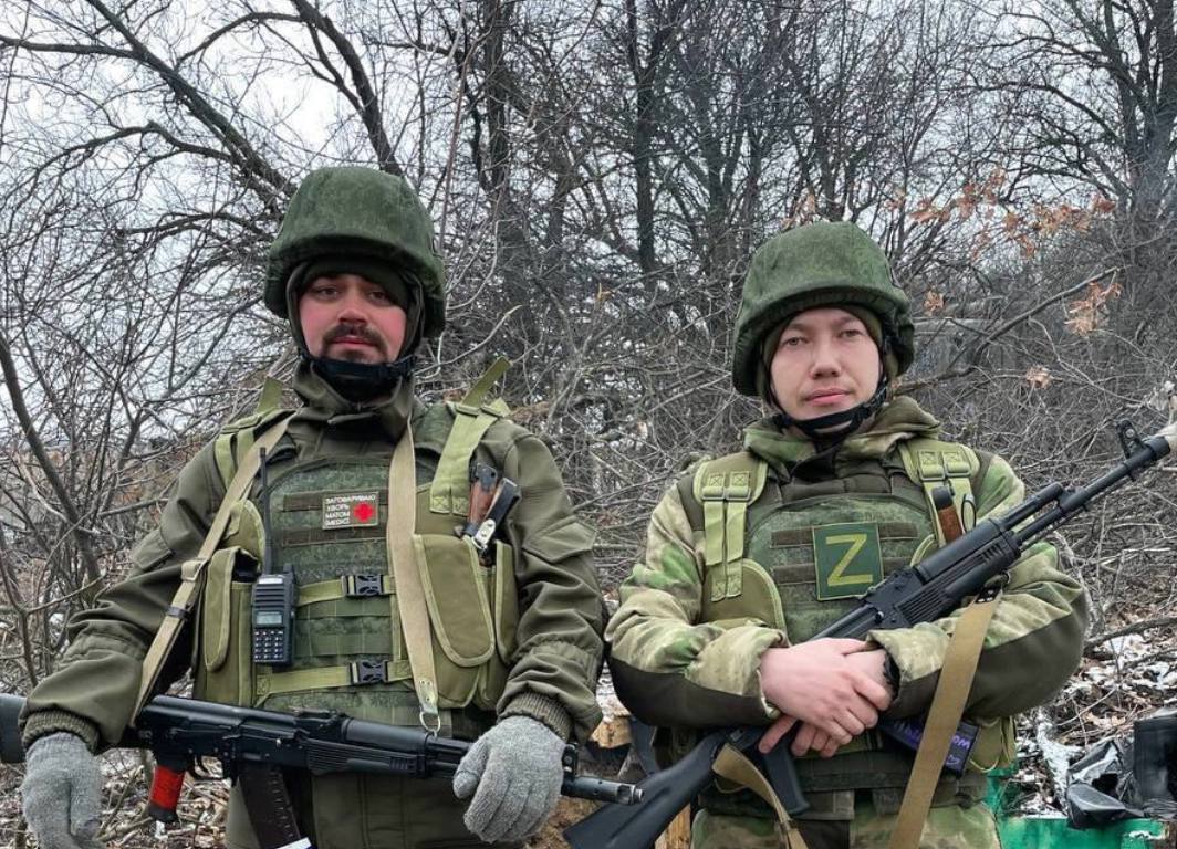 Медики Максим Агуреев и Артем Гузаиров. Фото: правительство Оренбургской области