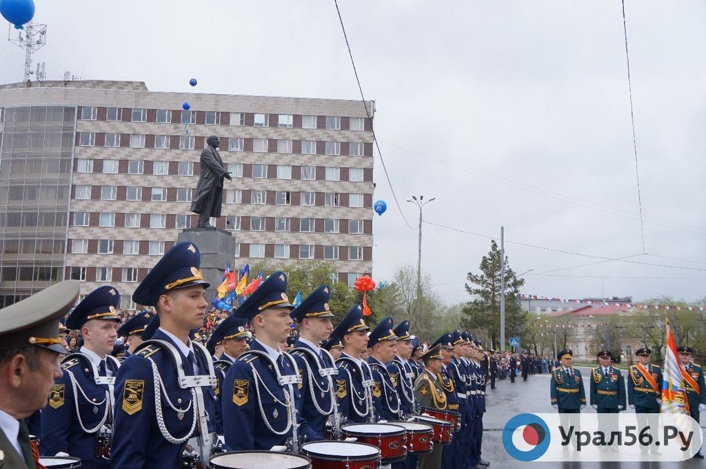Парад Победы в Оренбурге, 09.05.2015. Было пасмурно 