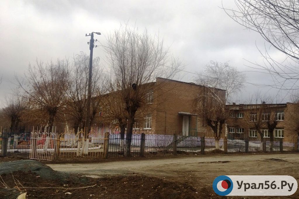 Детский сад 99 в Орске. В настоящее время закрыт на обследование