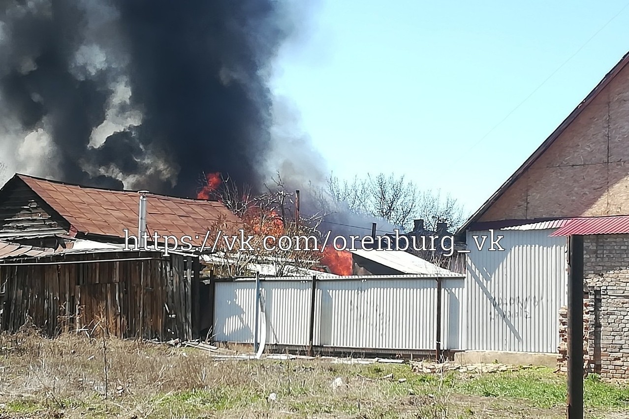 Пожар на улице Комсомольской в Оренбурге, 17.04.2019