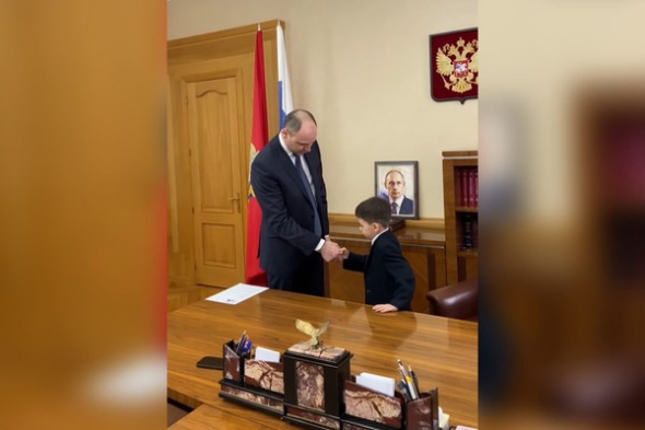 Денис Паслер пообщался с 8-летним Тимуром из Оренбурга, мечтающим стать губернатором (видео)
