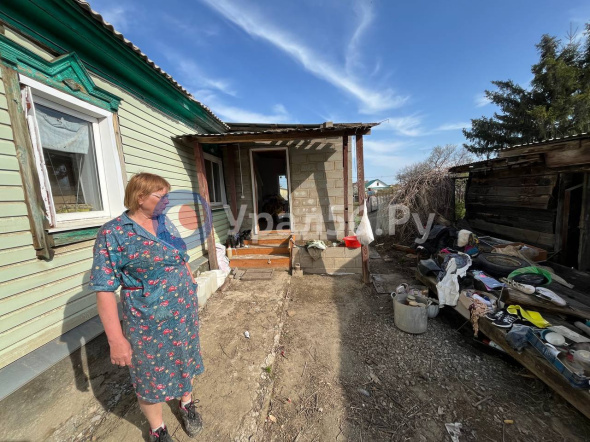 «Пройдите, отодвиньте обои и посмотрите на улицу»: жительница Орска показала Урал56.Ру дом после наводнения