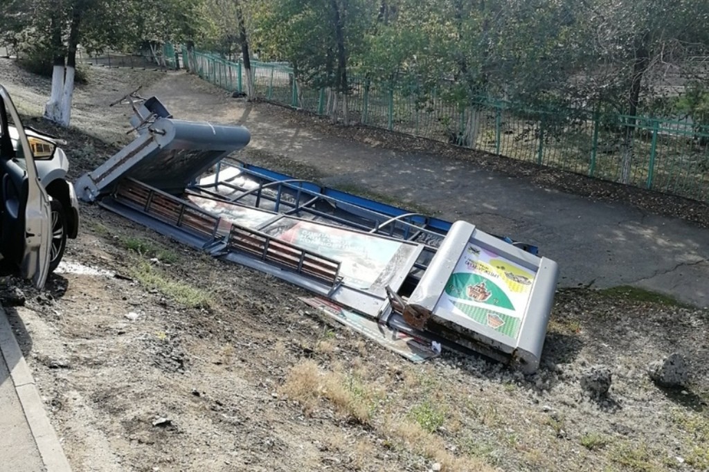 Это то, что осталось от остановочного павильона. Фото: orenburg_vk