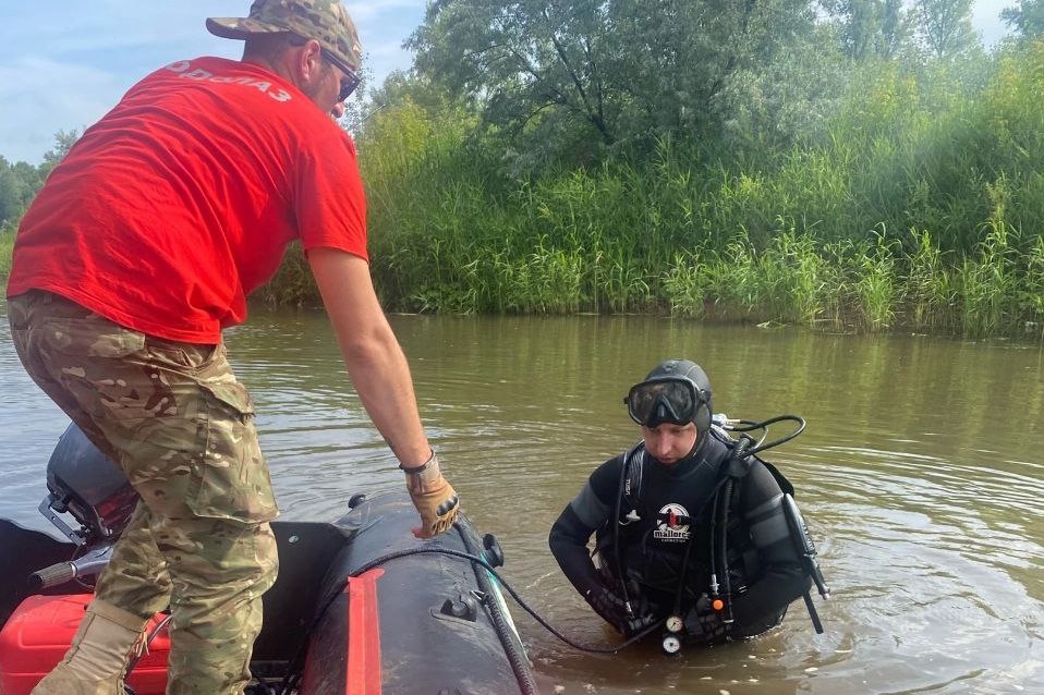 Обследование реки водолазами во время поисков Василисы. Фото: ОренСпас