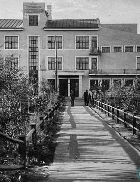 «Галстухов модных первоклассных и чулок фильдеперсовых». Как в Орск 1935 года завозили товары для местной элиты