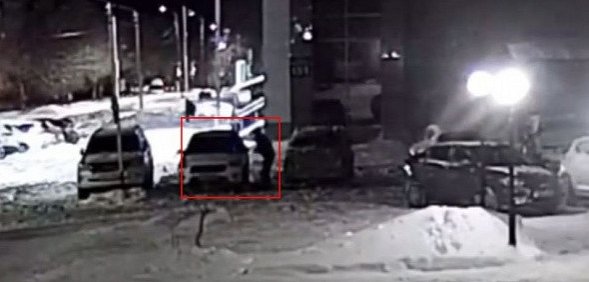 В Сети появилось видео поджога иномарки в Оренбурге
