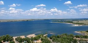 Оренбургские депутаты предлагают разрешить стоянку машин ближе к берегу водоема
