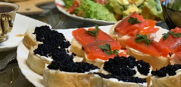 Женщину из Орска обманули на 66 тысяч рублей при покупке икры к Новому году