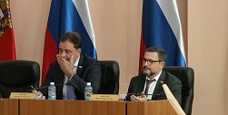 Артем Сафиуллин пришел на заседание горсовета 