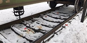 В Орске железнодорожные пути на станции Никель залили мазутом при проверке цистерн