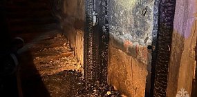 6 детей и 17 взрослых спасли в Оренбурге во время пожара. Неизвестный поджег входную дверь