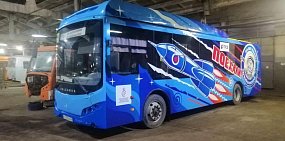 К юбилею полета Юрия Гагарина на улицы Оренбурга вышел «космический» автобус