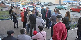 В Оренбурге управляющая компания требует, чтобы жильцы снесли кладовки в подъезде