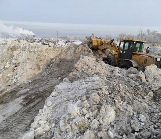 В Оренбурге работают три специальных полигона для снега, который вывозят с улиц 