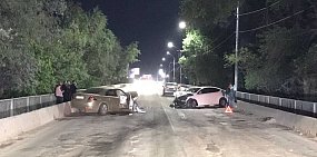 В Оренбурге на мосту через Сакмару столкнулись два Ford и встречный Hyundai. Есть пострадавшие