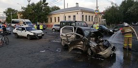 В Оренбурге на перекрестке Рыбаковской и Советской произошло крупное ДТП