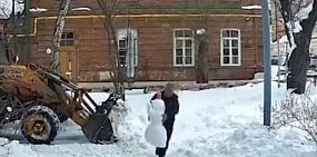 Спасение снеговика. Источник: РЕН ТВ