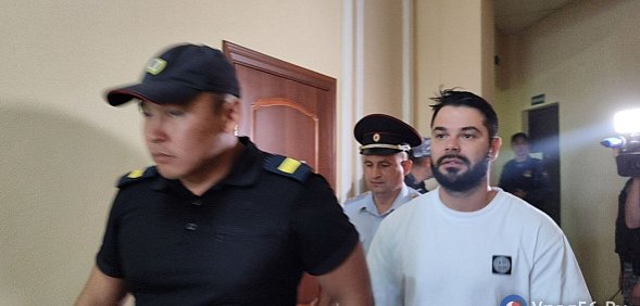 Дело Макаровых: Один из братьев заявил, что в стрельбе у отеля Hilton в Оренбурге не участвовал, но суд все равно отправил его в СИЗО