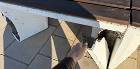 На набережной Оренбурга начали разрушаться бетонные скамейки и пропадать плафоны фонарей