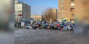 В Оренбурге контейнерные площадки переполнены мусором: фотофакт