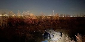 В Оренбурге насмерть разбился водитель Nissan, перевернувшись в кювет