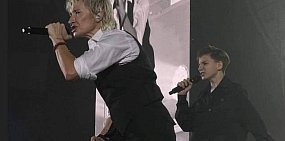 На сцене с Дианой Арбениной. Фото из соцсети Руслана Сайпанова