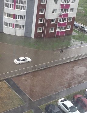 Некоторые улицы и дома Оренбурга затопило после дождя