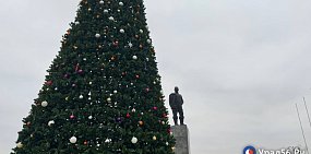 Оренбург наряжается к Новому году: где уже стоят елки?