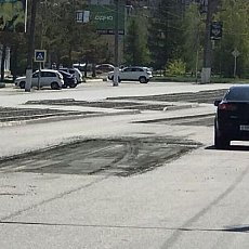 В центре Орска идет гарантийный ремонт, на дорогах вместо нового полотна появятся большие заплатки