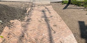 Линолеум вместо асфальта постелили на одной из улиц Оренбурга