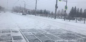 В Орске идет снег: ситуация на дорогах (фото)
