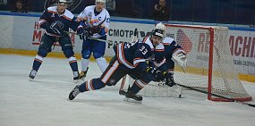 Сегодня ХК «Южный Урал» на своем льду переиграл ХК «Хумо» со счетом 3:2