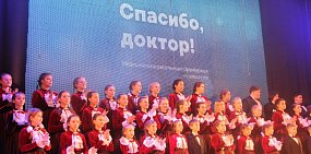 В Оренбурге хор «Новые имена» и врачи почтили память медиков, умерших во время пандемии