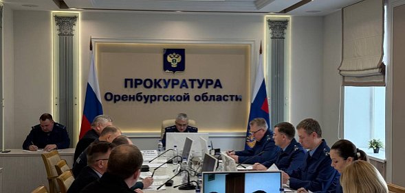 В Сорочинском округе почти месяц не могут потушить тлеющую лузгу подсолнечника