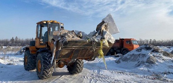 В Оренбурге вывезли снег и мусор из поймы Урала в районе ЖК «Дубки»