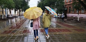 К Оренбургской области приблизится атмосферный фронт. Он принесет грозовые дожди, но не везде