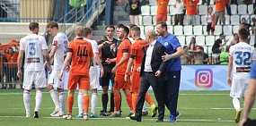 Главный тренер «Оренбурга» дисквалифицирован на один матч за толчок игрока «Урала»